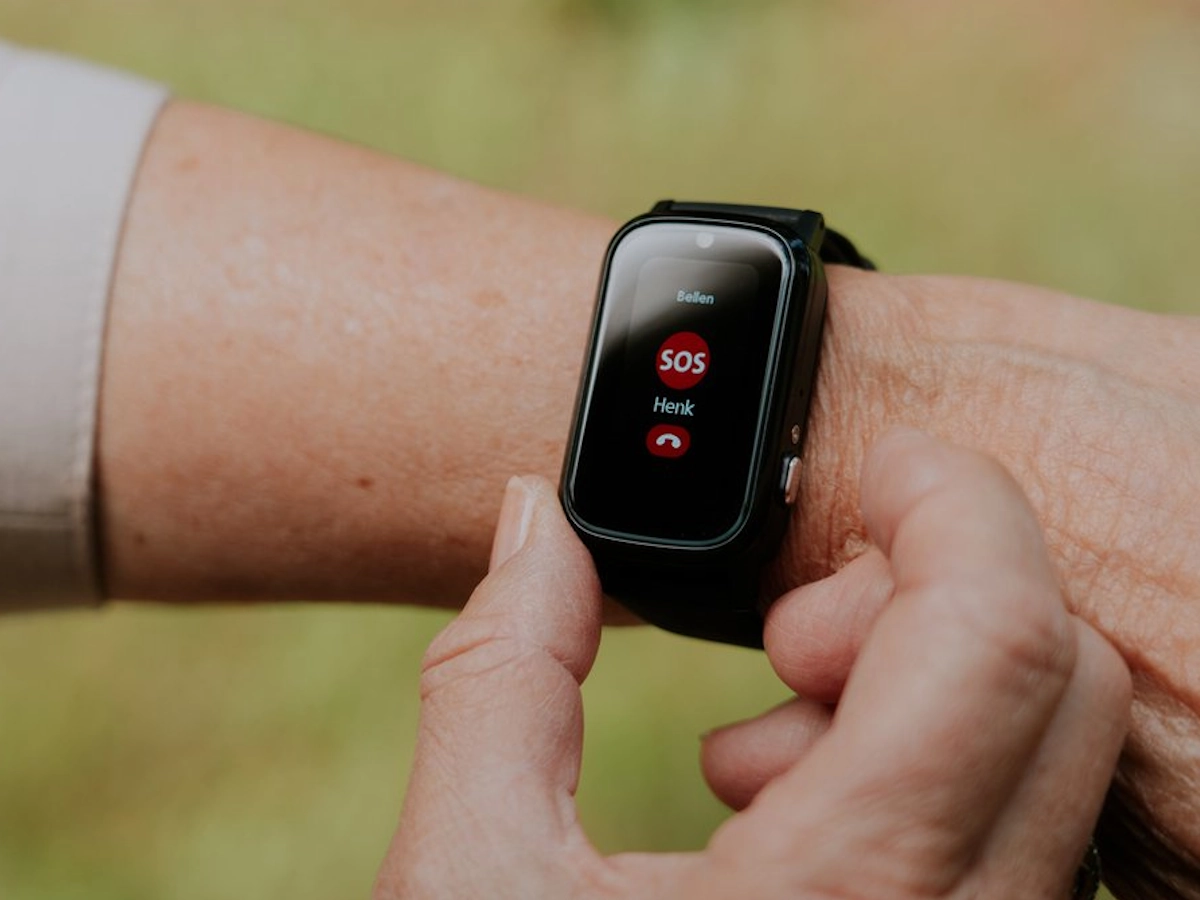 Het simpele en goede Lifewatcher Senior Alarmhorloge